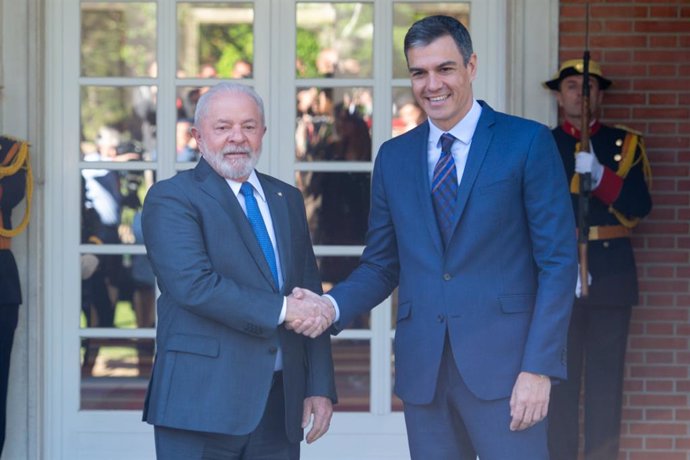 Archivo - MADRID, April 27, 2023  -- Spanish Prime Minister Pedro Sanchez (R) meets with Brazilian President Lula da Silva at the La Moncloa Palace in Madrid, Spain, April 26, 2023.
