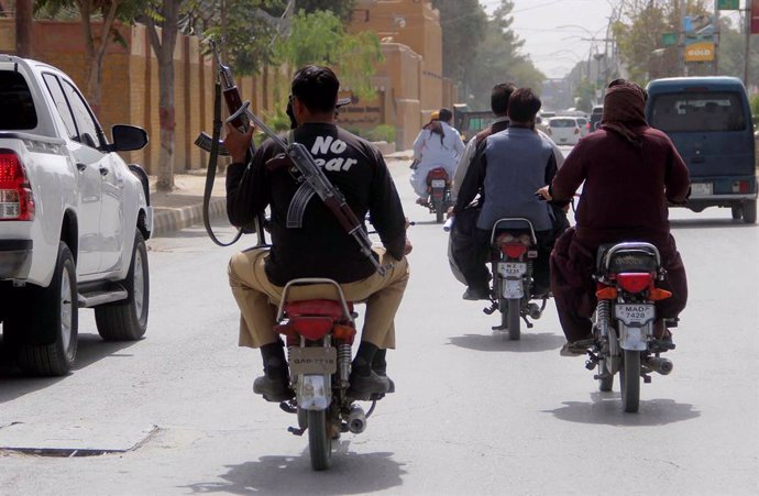 Archivo - September 26, 2023, Pakistan: QUETTA, PAKISTAN, SEP 26: Motorcyclists police soldiers patrolling around the city to .maintain law and order situation as security has been tighten ahead of the 12th Rabi-ul-Awwal .Eid Milad-un- Nabi, the birthday 