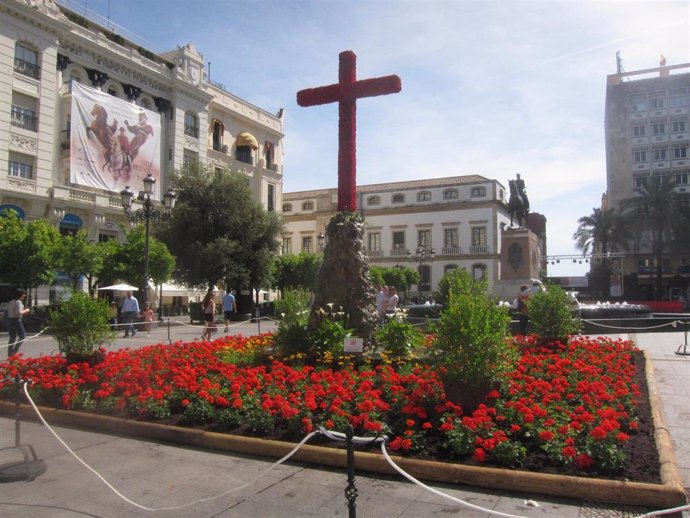Archivo - Cruz de Mayo del Ayuntamiento de Córdoba en la Plaza de las Tendillas.