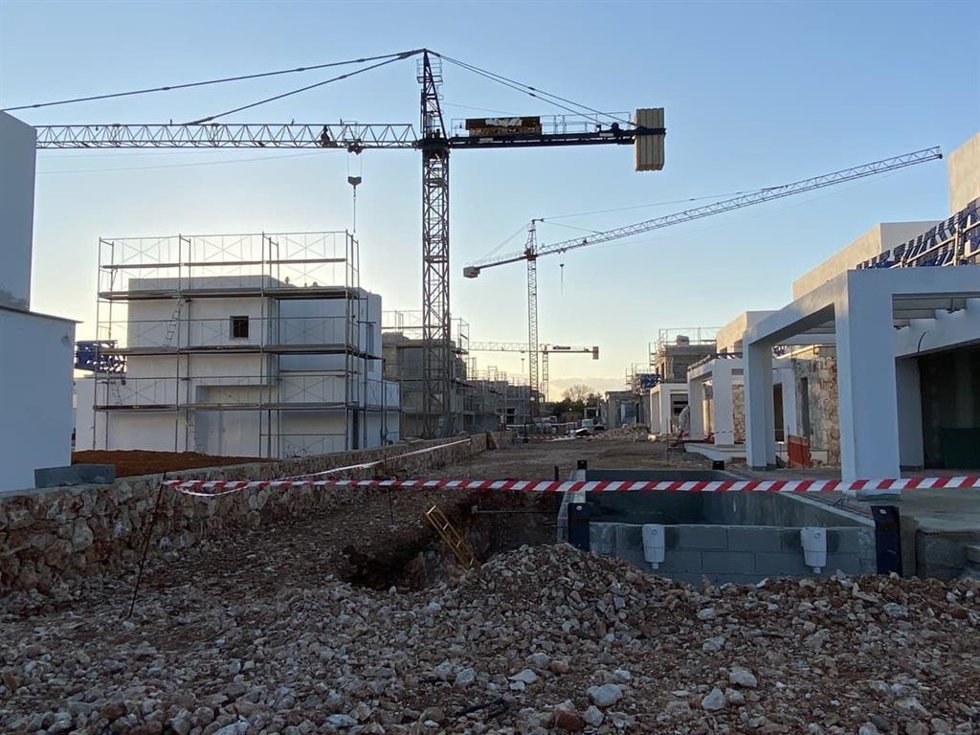 Archivo - Viviendas en construcción en Sa Rpita.
