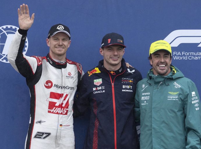 Archivo - 17 June 2023, Canada, Montreal: (L-R) Second-placed German Formula One driver Nico Hulkenberg of Team Haas, first-placed Dutch Formula One driver Max Verstappen of Team Oracle Red Bull, and third-placed Spanish Formula One driver Fernando Alonso