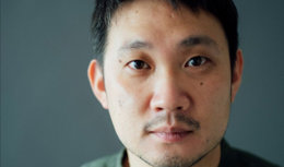 La película narra cómo la vida de un pueblo cercano a Tokyo se verá profundamente afectada cuando descubren que cerca de su casa se va a construir un glamuroso camping para que los habitantes de la ciudad hagan escapadas cómodas a la naturaleza.