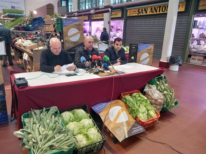 El secretario general de ARAG-ASAJA, Igor Fonseca, el presidente de UAGR, Óscar Salazar, y el secretario de UPA, Néstor Alcolea.