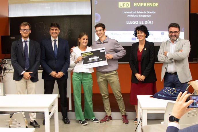 Los ganadores de la nueva edición Hackathon UPOemprende en la Pablo de Olavide de Sevilla.