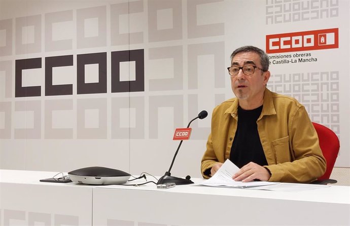 Archivo - El secretario regional de CCOO, Paco de la Rosa