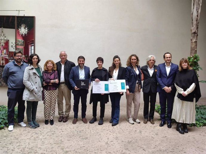 Las artistas Cristina Vinyals y Mar Guerrero han sido las ganadoras del I Concurso Internacional de Arte Contemporáneo Ciutat de Palma 'Arts & Crafts'.