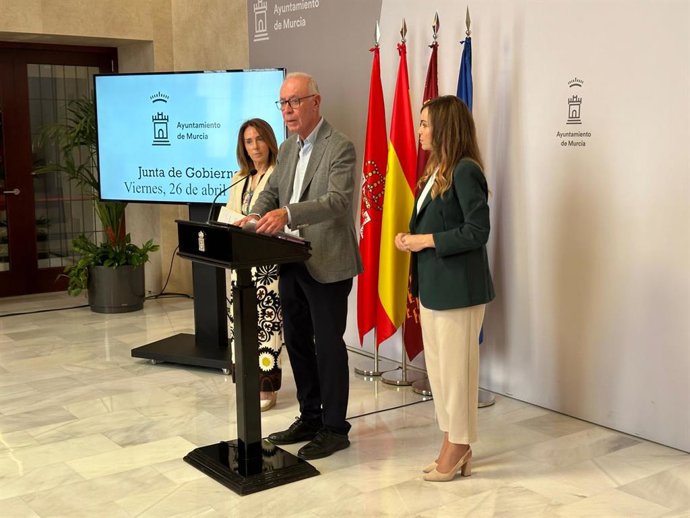 El concejal de Planificación Urbanística, Huerta y Medio Ambiente, Antonio Navarro Corchón, en la rueda de prensa