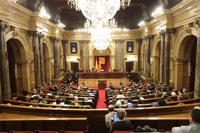Archivo - El Parlament durant una sessió plenària
