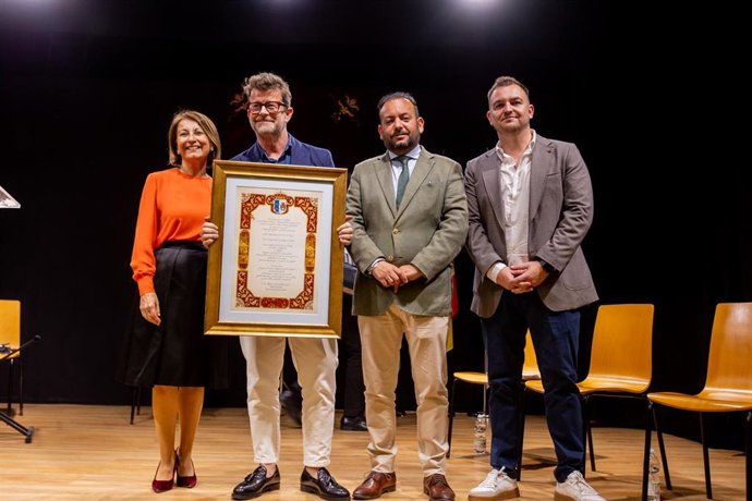 Fernando García recibe el título de Hijo Predilecto de La Algaba tras ser galardonado con dos Goyas.