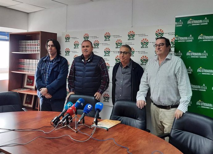 Convocantes de la manifestación de agricultores extremeños el día 30 en Madrid para pedir la autorización del uso del dicloropropeno para el tratamiento del tabaco