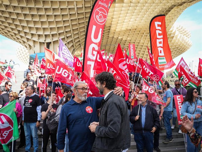 Imagen de archivo de una concentración de CCOO y UGT