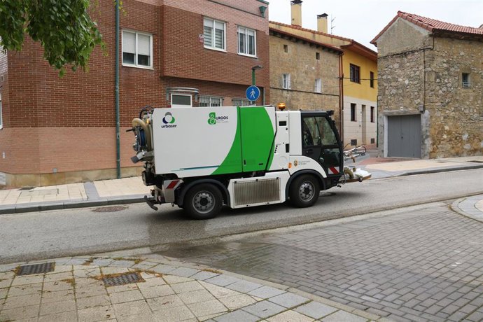 Una máquina barredora en Burgos.