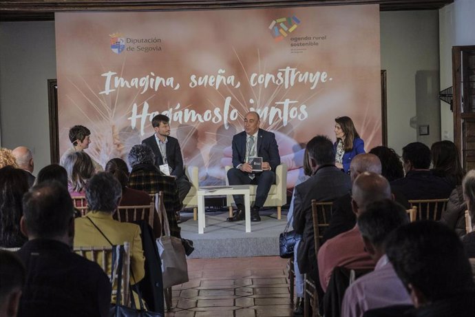 El presidente de la Diputación de Segovia, Miguel Ángel de Vicente, durante su intervención en el II Foro Predraza