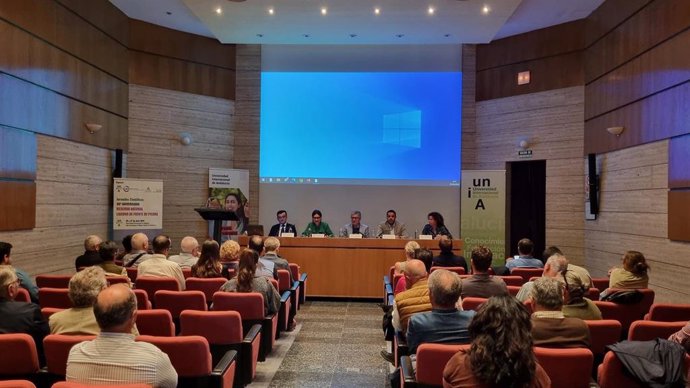 Acto de presentación de las Jornadas Científicas 40 aniversario de la Reserva Natural Laguna de Fuente de Piedra en la UNIA.