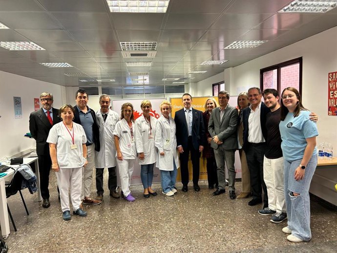 Marciano Gómez visita el centro de donación de sangre de la UPV