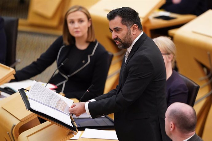 18 April 2024, Scotland, Edinburgh: Scotland's First Minister Humza Yousaf (C) speaks during First Minster's Questions at the Scottish Parliament in Holyrood. Photo: Andrew Milligan/PA Wire/dpa