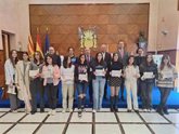 Foto: Marwa Mahfoud, Leonor Astolfi, Aitana Porta y Denisa Stan reciben el premio del IV Cómic contra la Violencia de Género