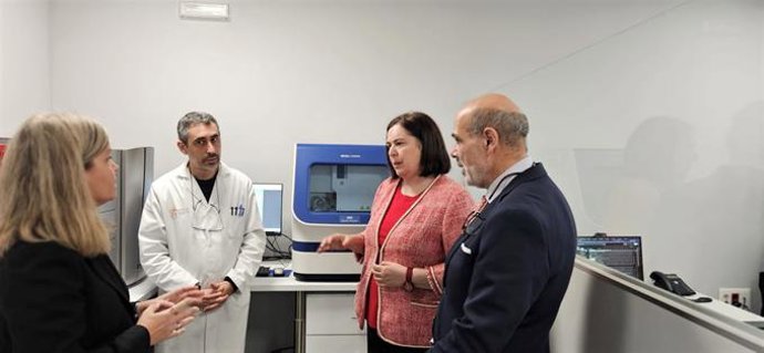La secretaria de Estado de Agricultura y Alimentación, Begoña García Bernal, visita  la sede del Libro Genealógico del Caballo de Pura Raza Española y el laboratorio de Genética Molecular de la Ancce.