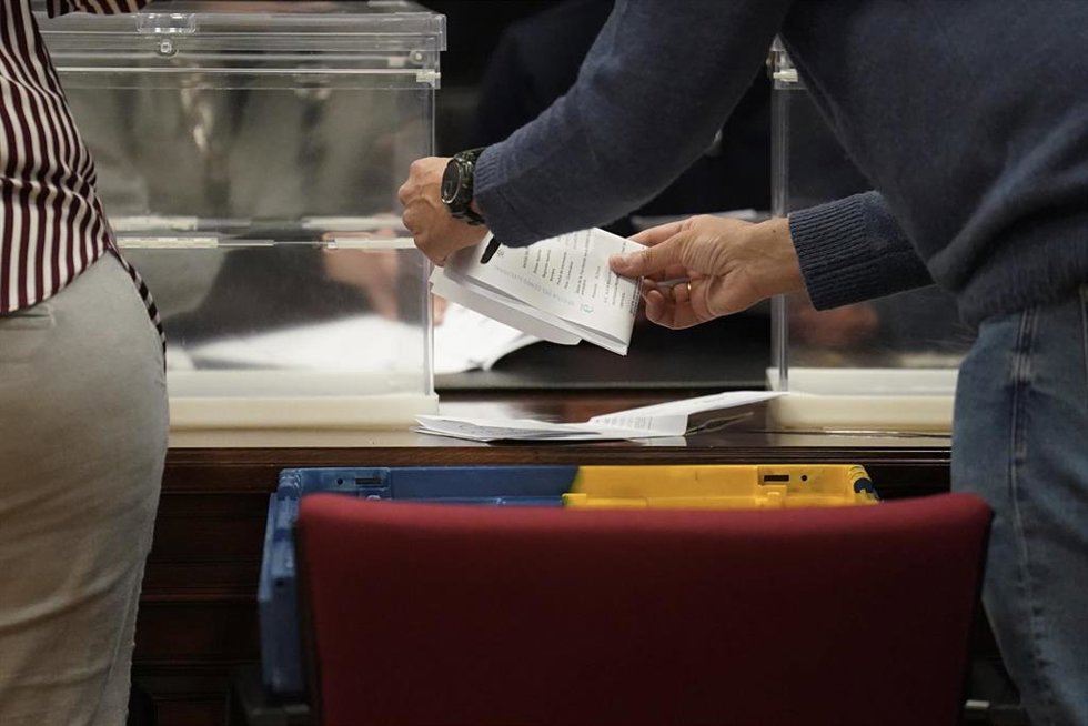 Recuento del voto CERA en el Palacio de Justicia de Bilbao, a 26 de abril de 2024, en Bilbao, Bizkaia
