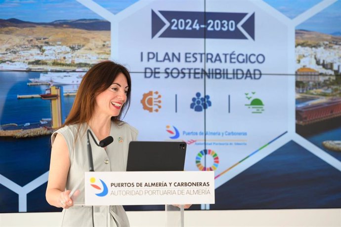 La presidenta de la APA, Rosario Soto, en la presentación del I Plan Estratégico de Sostenibilidad de la Autoridad Portuaria de Almería 2024-2030
