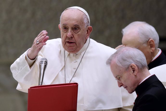 06 April 2024, Vatican: Pope Francis speaks during the audience to the volunteers of the Italian Red Cross at the Vatican. Photo: Evandro Inetti/ZUMA Press Wire/dpa