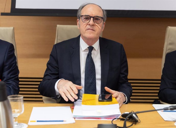 El Defensor del Pueblo, Ángel Gabilondo, comparece durante la Comisión Mixta de Relaciones, en el Congreso de los Diputados, a 26 de abril de 2024, en Madrid (España). Durante su comparecencia, Gabilondo ha mostrado el informe correspondiente a la gestión