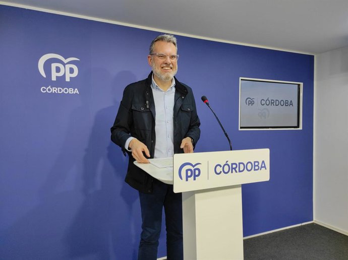 El diputado autonómico del PP de Córdoba Javier Vacas en rueda de prensa.