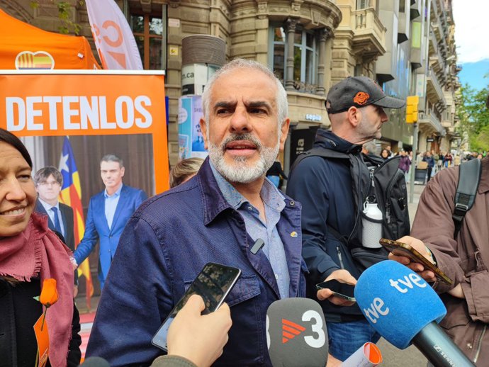 El candidato de Cs a las elecciones catalanas, Carlos Carrizosa, en la Diada de Sant Jordi de 2024, en Barcelona.