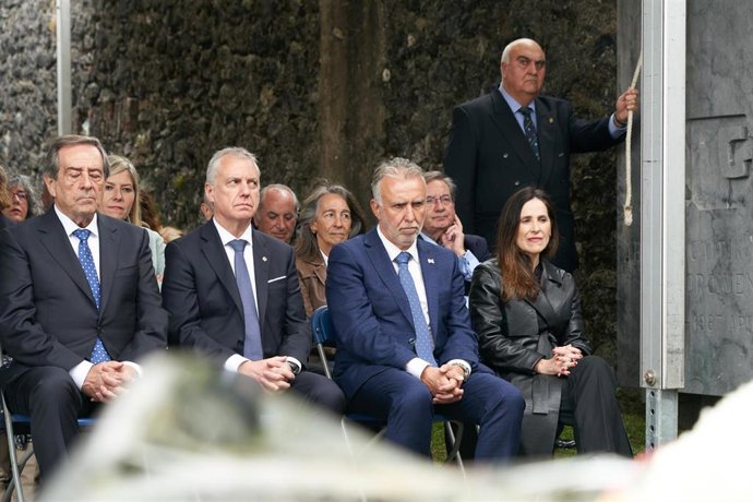 (I-D) El alcalde de Gernika, José María Gorroño; el lehendakari Iñigo Urkullu; el ministro de Memoria Democrática, Ángel Víctor Torres y la delegada del Gobierno en el País Vasco, Marisol Garmendia,  en el 87 aniversario del bombardeo de Gernika