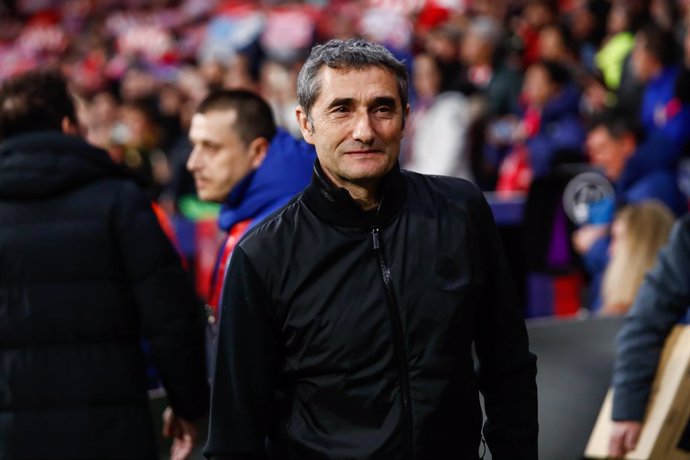 Archivo - Ernesto Valverde, head coach of Athletic Club, looks on during the Spanish Cup, Copa del Rey, football match played between Atletico de Madrid and Athletic Club de Bilbao at Civitas Metropolitano on February 07, 2024 in Madrid, Spain.
