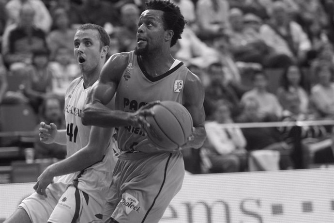 Rubén Douglas, durante su etapa en el Valencia Basket.