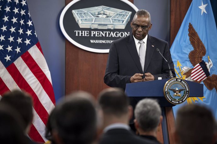 Archivo - HANDOUT - 01 February 2024, US, Washington: US Secretary of Defence Lloyd Austin speaks during a press briefing at the Pentagon in Washington. Photo: Mc1 Alexander Kubitza/US Secretary of Defense/dpa - ATTENTION: editorial use only and only if t