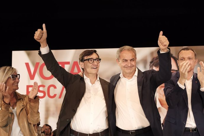 L'ex-president del Govern José Luis Rodríguez Zapatero i el candidat del PSC al 12M, Salvador Illa, en un acte a Lleida