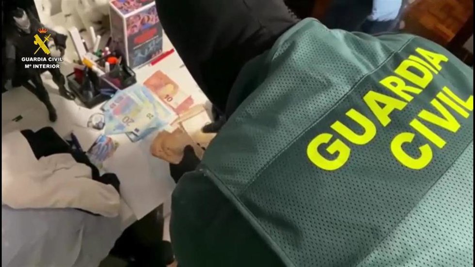 Dos detenidos en la desarticulación de un punto de venta de cocaína y hachís en un piso de Arteixo (A Coruña)