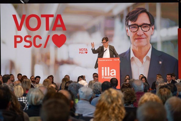 El candidat del PSC a les eleccions catalanes, Salvador Illa, intervé durant un acte de campanya electoral del PSC, a 26 d'abril del 2024, a Lleida