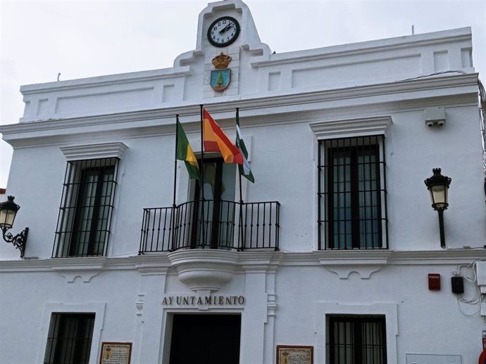 Fachada principal del Ayuntamiento de El Ronquillo (Sevilla) en imagen de archivo. 