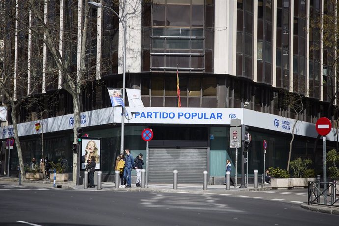 Archivo - Nuevo logo instalado en la sede del Partido Popular, en la calle Génova, a 12 de marzo de 2023, en Madrid, (España). La dirección nacional del PP decidió el pasado diciembre  efectuar una modificación en el logo del partido político potenciando 
