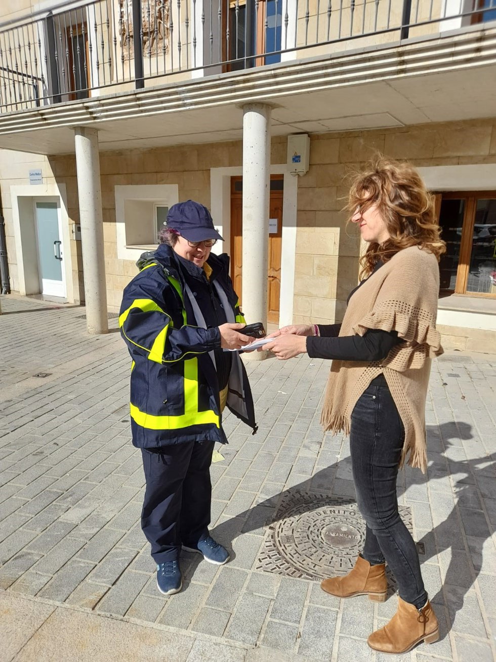 Los carteros y carteras rurales de La Rioja siguen ofreciendo una amplia gama de servicios en los domicilios de la provincia