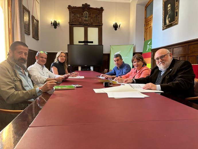 Reunión  de la Diputación con los sindicatos.