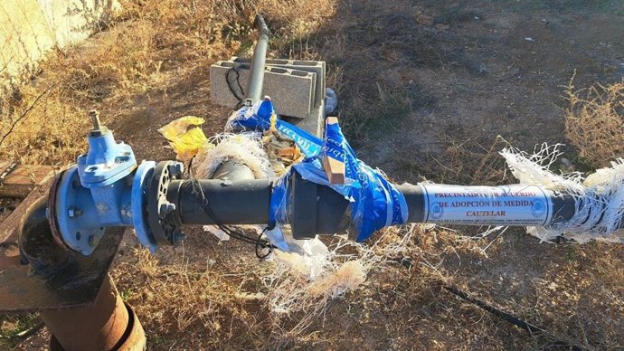 Archivo - Imagen de un pozo de suministro de agua precintado.