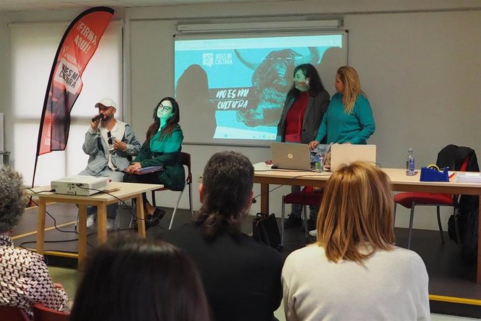 Presentación de la Iniciativa Legislativa Popular 'No Es Mi Cultura', en Valladolid.