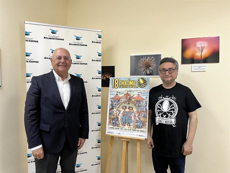 El director general de la Fundación Atlantic Copper, Antonio de la Vega, y el presidente de la Asociación Cultural 6 Viñetas, Gerardo Macías.