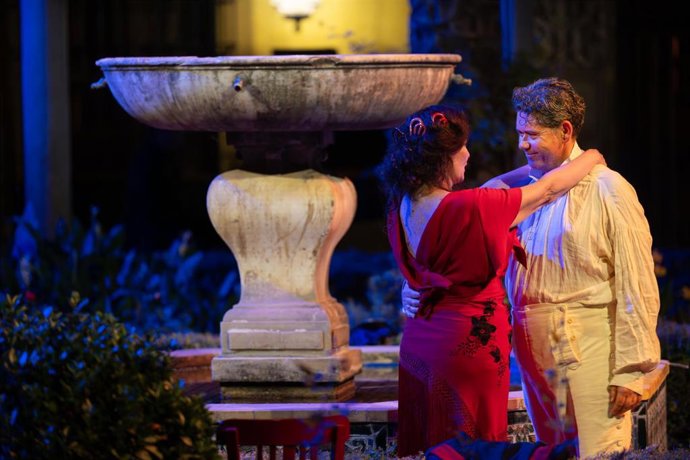 Archivo - Escena de la ópera 'Carmen' en el Palacio de Las Dueñas.