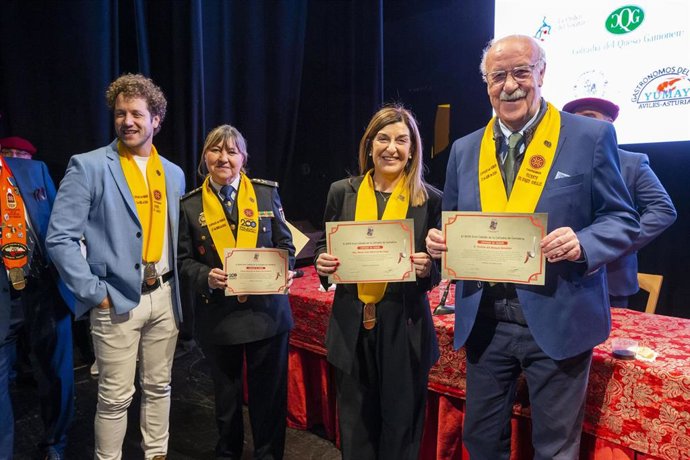 Reconocimiento de 'Cofrade de Honor de la Anchoa', en el XXVII Gran Cabildo de la Cofradía de la Anchoa de Cantabria