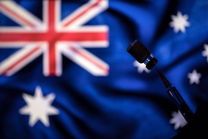 Archivo - January 24, 2021, Poland: In this photo illustration a vial of Pfizer-BioNtech COVID-19 vaccine and a medical syringe over the Australia flag.