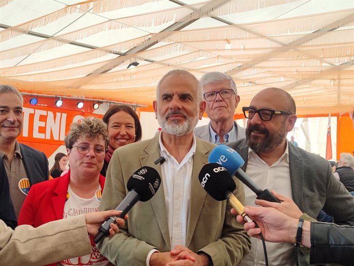 El candidat de Cs a les eleccions catalanes, Carlos Carrizosa, en la Fira d'Abril de Barcelona, el 27 d'abril de 2024.