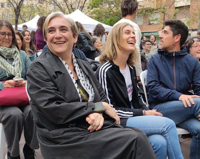 La candidata de los Comuns a presidir la Generalitat, Jéssica Albiach, y la exalcaldesa de Barcelona y líder de BComú, Ada Colau.