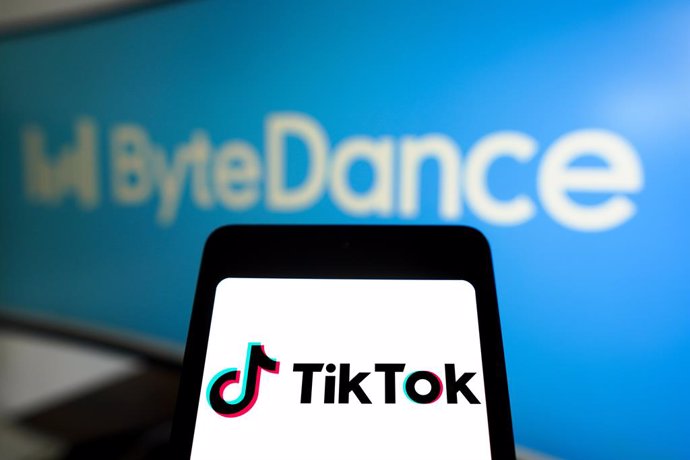 Archivo - March 14, 2024, Brazil: In this photo illustration, the TikTok logo is displayed on a smartphone screen with the logo ByteDance in the background.
