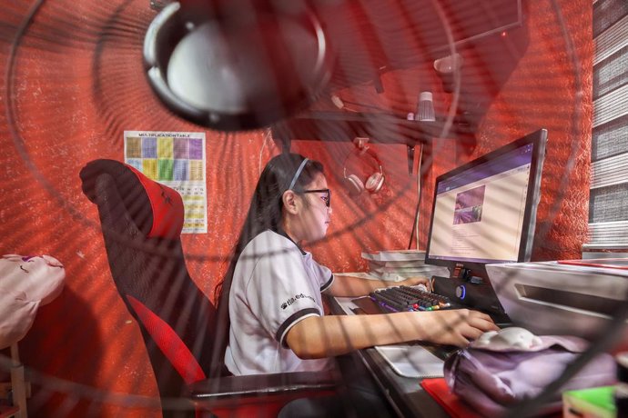 QUEZON CITY, April 5, 2024  -- A fourth-grade student attends an online class at her home in Quezon City, the Philippines, April 5, 2024. Sweltering weather has forced 3,954 schools across the Philippines to implement alternative delivery modes of learnin