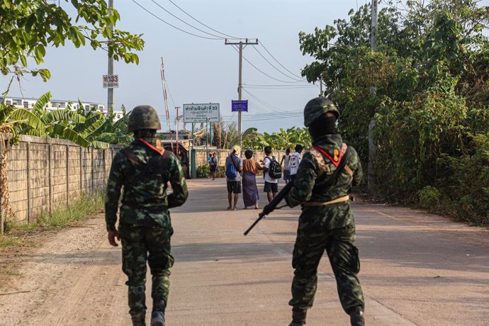 April 20, 2024, Mae Sot, Thailand: Thailand's soldiers take security on the back of the Myawaddy war Refugees. On April 12, Karen KNLA and PDF forces raided the army's 275th military garrison in Myawady town, and more than 100 soldiers attempted to flee t